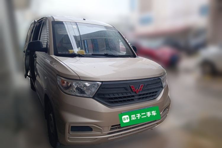 Used Wuling Hongguang V 2022 1.5L Jingqu Edition Enclosed-Window Vehicle with Hydraulic Power Steering LAR Front Right 45 Deg