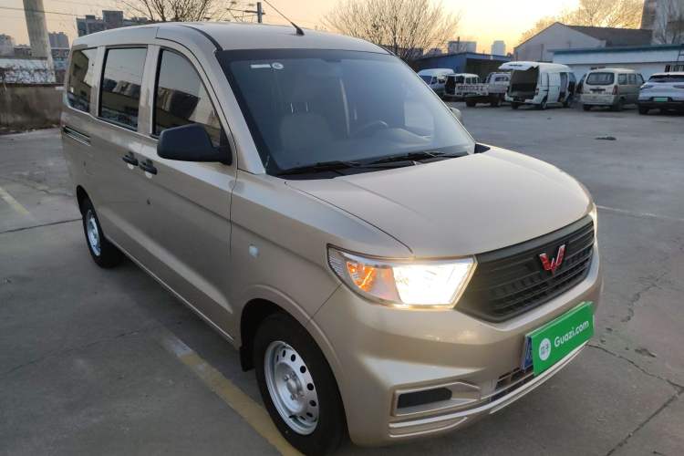 Used Wuling Hongguang V 2022 1.5L Jingqu Edition Electric-Assist LAR Front Right 45 Deg