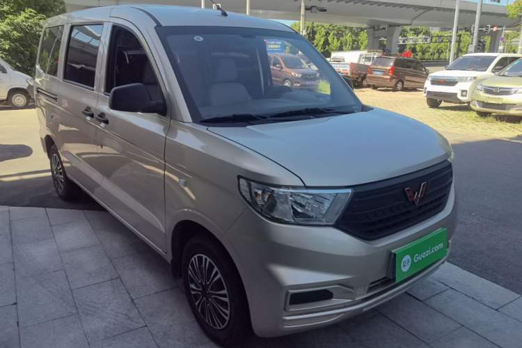 Used Wuling Hongguang V 2022 1.5L Jingqu Edition Electric-Assist LAR Front Right 45 Deg