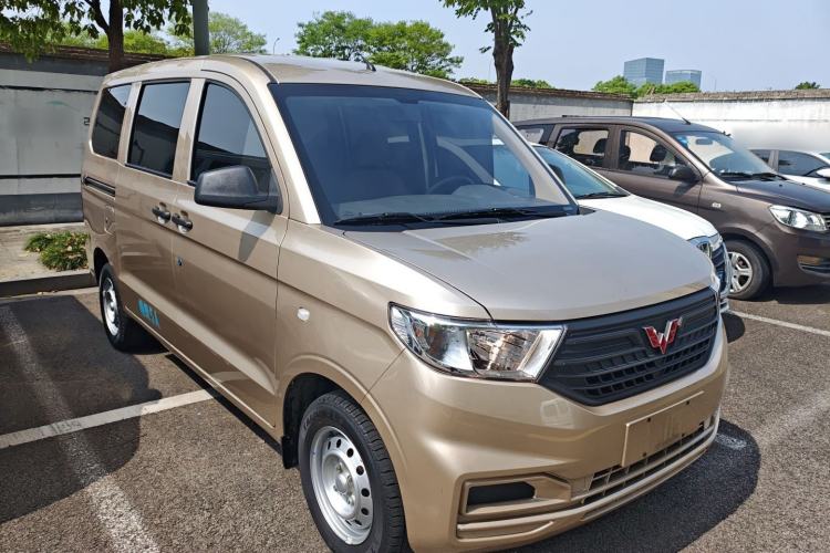 Used Wuling Hongguang V 2022 1.5L Jingqu Edition Electric-Assist LAR Front Right 45 Deg