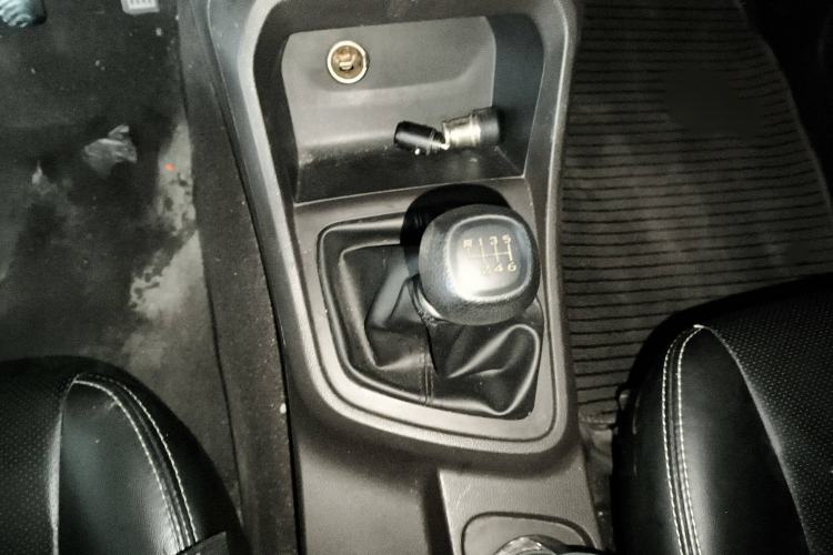 Used Wuling Hongguang V 2022 1.5L Jingqu Edition Enclosed-Window Vehicle with Hydraulic Power Steering LAR Gear Lever