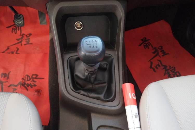 Used Wuling Hongguang V 2022 1.5L Jingqu Edition Enclosed-Window Vehicle with Electric Power Steering LAR Gear Lever