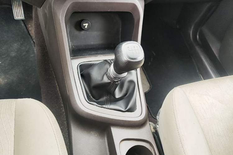 Used Wuling Hongguang V 2022 1.5L Enjoy Edition Hydraulic Power Steering LAR Gear Lever