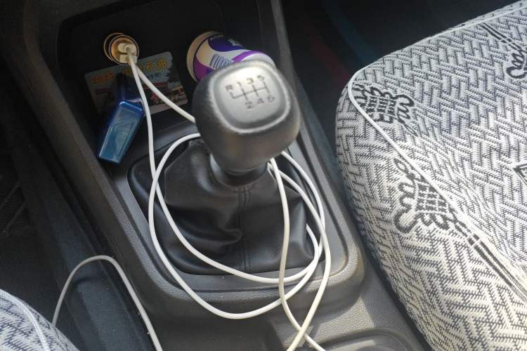 Used Wuling Hongguang V 2022 1.5L Jingqu Edition Electric-Assist LAR Gear Lever
