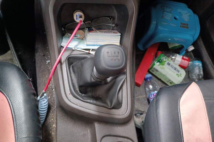 Used Wuling Hongguang V 2022 1.5L Jingqu Edition Enclosed-Window Vehicle with Hydraulic Power Steering LAR Gear Lever