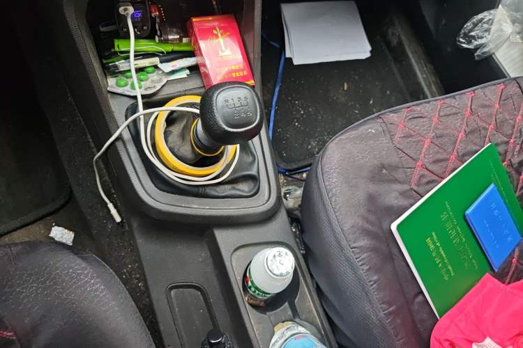 Used Wuling Hongguang V 2022 1.5L Jingqu Edition Electric-Assist LAR Gear Lever