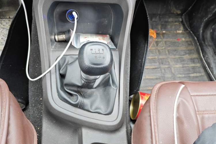 Used Wuling Hongguang V 2022 1.5L Jingqu Edition Electric-Assist LAR Gear Lever
