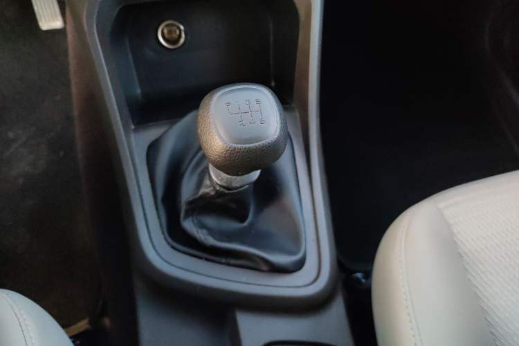 Used Wuling Hongguang V 2022 1.5L Jingqu Edition Electric-Assist LAR Gear Lever