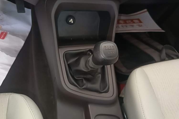 Used Wuling Hongguang V 2022 1.5L Enjoy Edition Hydraulic Power Steering LAR Gear Lever