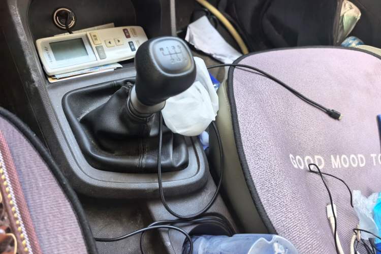 Used Wuling Hongguang V 2022 1.5L Jingqu Edition Electric-Assist LAR Gear Lever