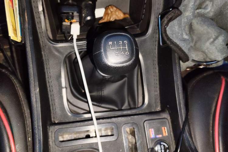 Used Wuling Hongguang V 2022 1.5L Jingqu Edition Electric-Assist LAR Gear Lever