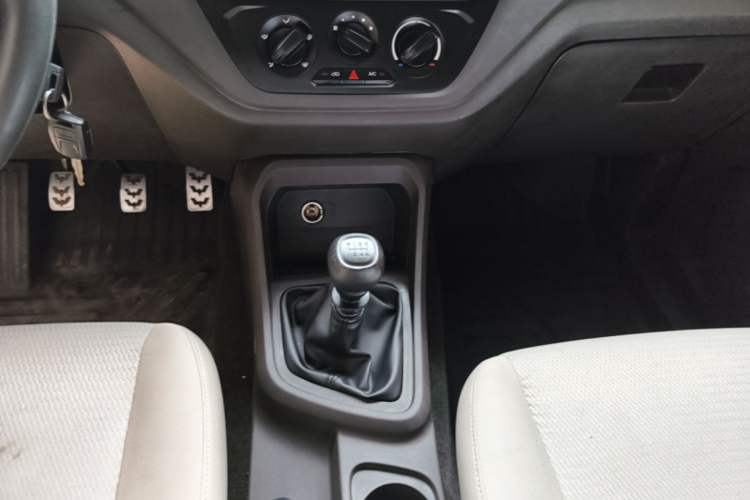 Used Wuling Hongguang V 2022 1.5L Jingqu Version Hydraulic Power Steering LAR Gear Lever