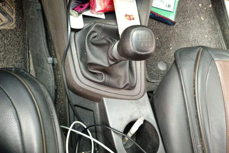 Used Wuling Hongguang V 2022 1.5L Jingqu Version Hydraulic Power Steering LAR Gear Lever