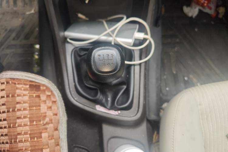 Used Wuling Hongguang V 2022 1.5L Jingqu Edition Electric-Assist LAR Gear Lever