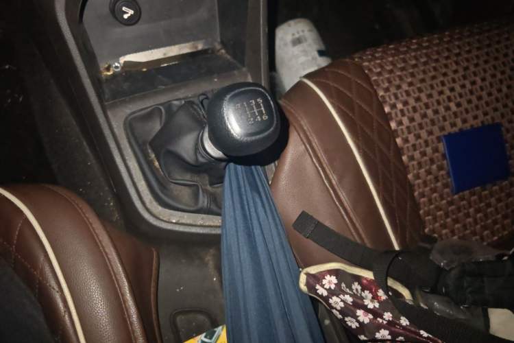 Used Wuling Hongguang V 2022 1.5L Jingqu Edition Electric-Assist LAR Gear Lever
