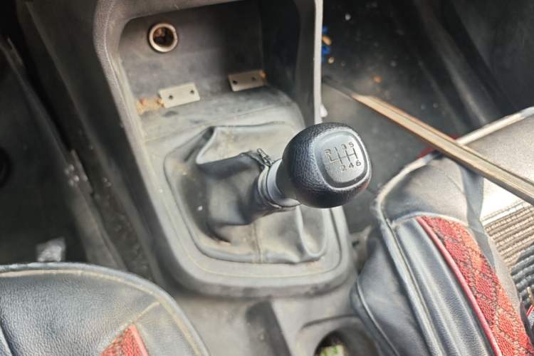 Used Wuling Hongguang V 2022 1.5L Jingqu Version Hydraulic Power Steering LAR Gear Lever