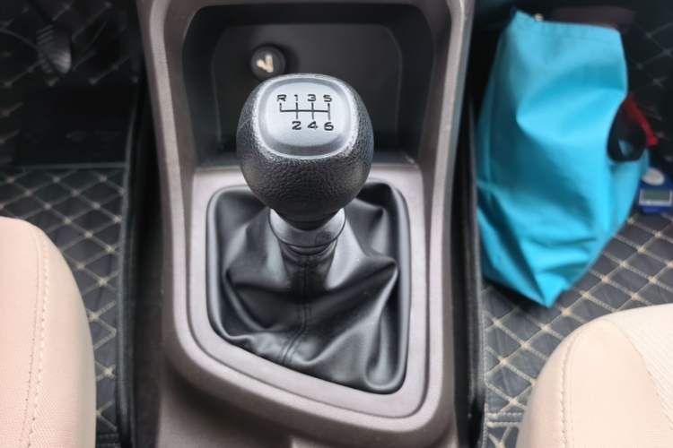 Used Wuling Hongguang V 2022 1.5L Jingqu Edition Electric-Assist LAR Gear Lever