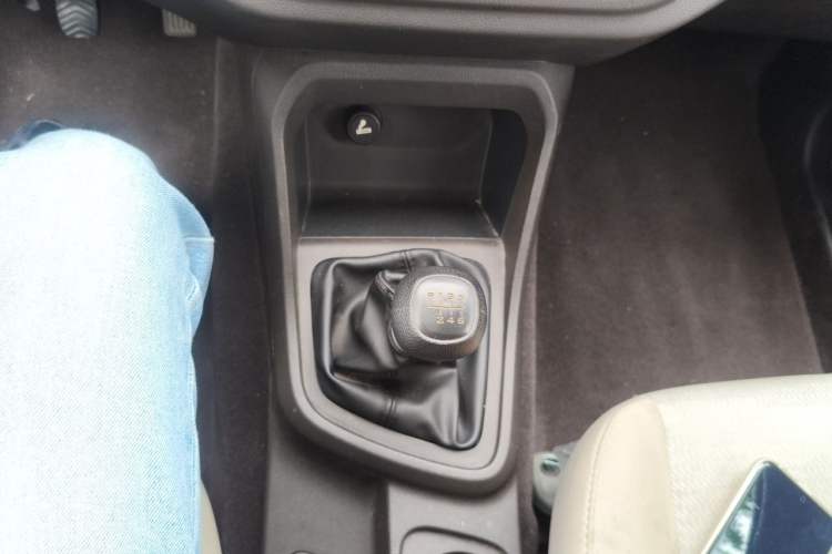 Used Wuling Hongguang V 2022 1.5L Jingqu Edition Electric-Assist LAR Gear Lever