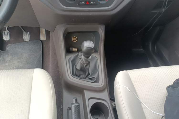 Used Wuling Hongguang V 2022 1.5L Enjoy Edition Electric-Powered LAR Gear Lever