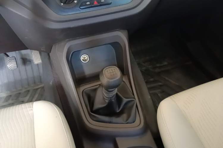 Used Wuling Hongguang V 2022 1.5L Enjoy Edition Hydraulic Power Steering LAR Gear Lever