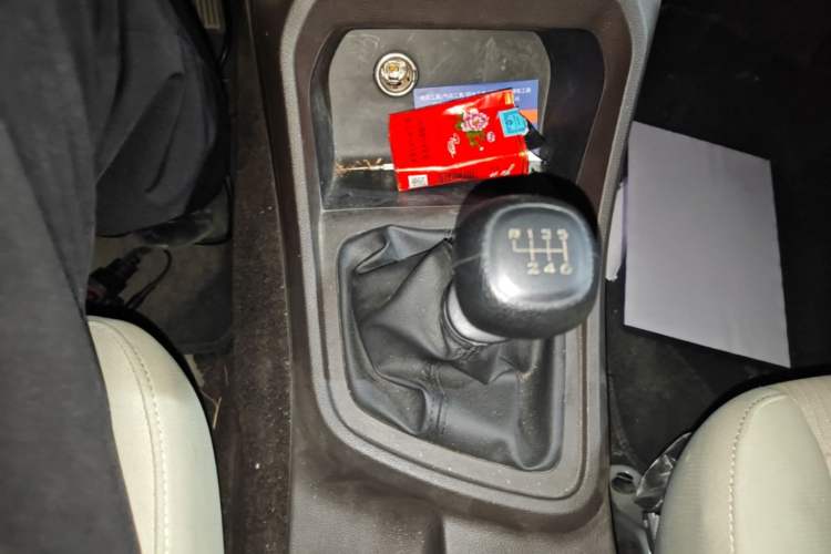 Used Wuling Hongguang V 2022 1.5L Enjoy Edition Electric-Powered LAR Gear Lever