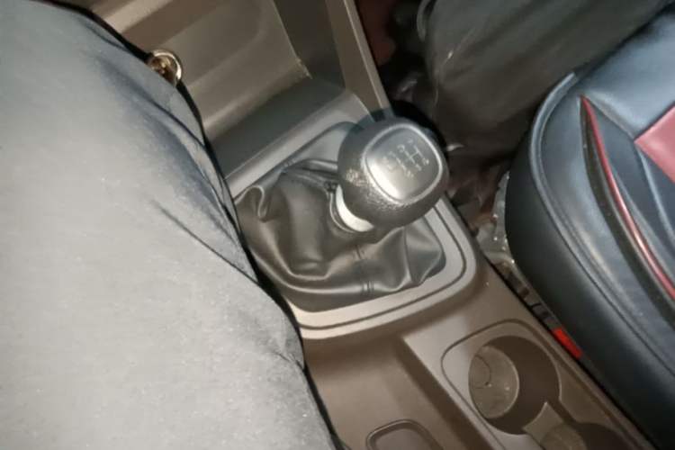 Used Wuling Hongguang V 2022 1.5L Enjoy Edition Electric-Powered LAR Gear Lever