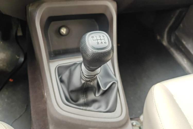 Used Wuling Hongguang V 2022 1.5L Jingqu Edition Electric-Assist LAR Gear Lever