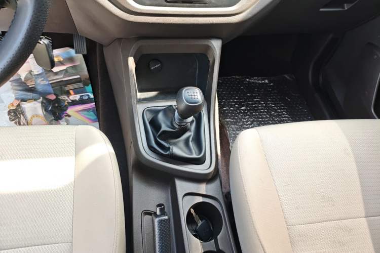 Used Wuling Hongguang V 2022 1.5L Jingqu Edition Electric-Assist LAR Gear Lever