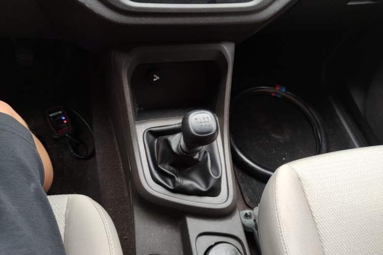 Used Wuling Hongguang V 2022 1.5L Jingqu Version Hydraulic Power Steering LAR Gear Lever