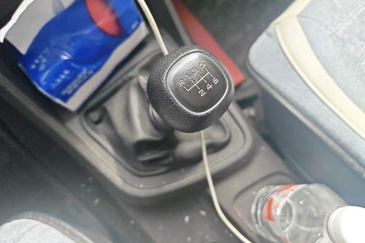 Used Wuling Hongguang V 2022 1.5L Jingqu Version Hydraulic Power Steering LAR Gear Lever