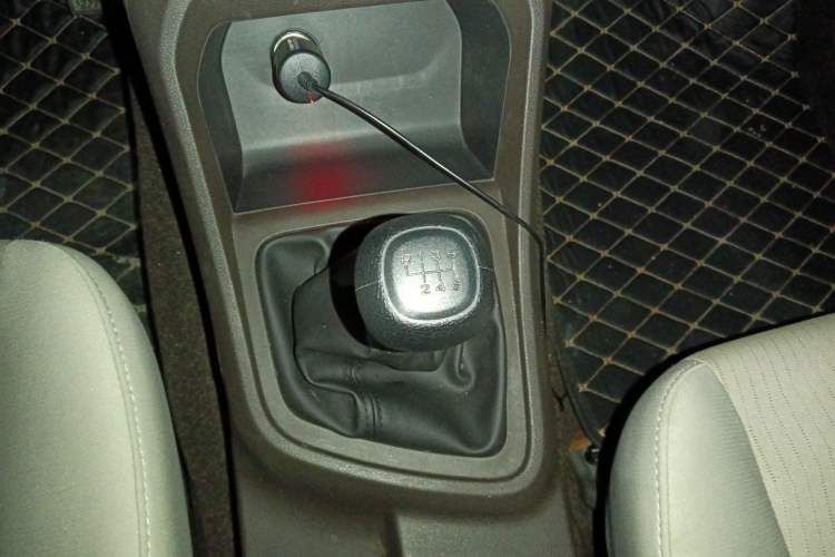 Used Wuling Hongguang V 2022 1.5L Enjoy Edition Electric-Powered LAR Gear Lever