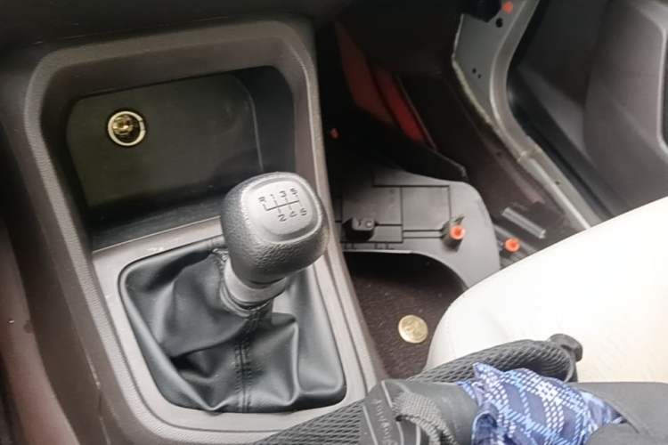 Used Wuling Hongguang V 2022 1.5L Enjoy Edition Hydraulic Power Steering LAR Gear Lever