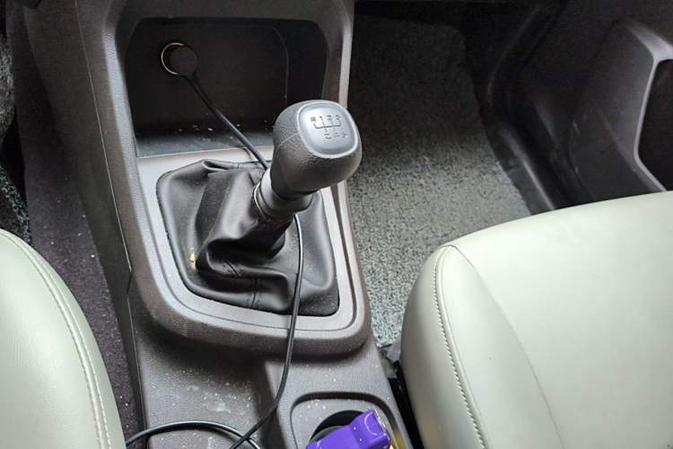 Used Wuling Hongguang V 2022 1.5L Jingqu Edition Electric-Assist LAR Gear Lever