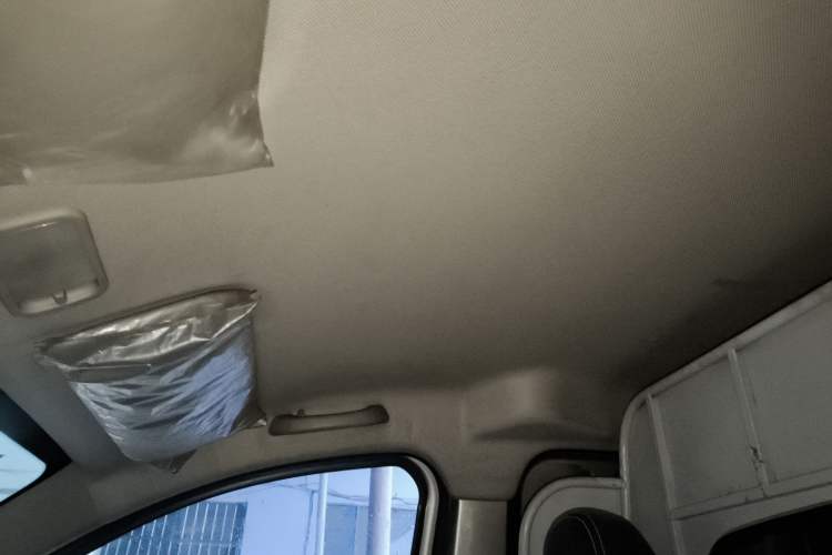Used Wuling Hongguang V 2022 1.5L Jingqu Edition Enclosed-Window Vehicle with Hydraulic Power Steering LAR Headliner
