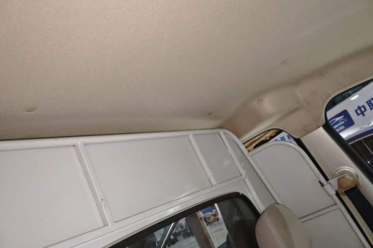 Used Wuling Hongguang V 2022 1.5L Jingqu Edition Enclosed-Window Vehicle with Electric Power Steering LAR Headliner
