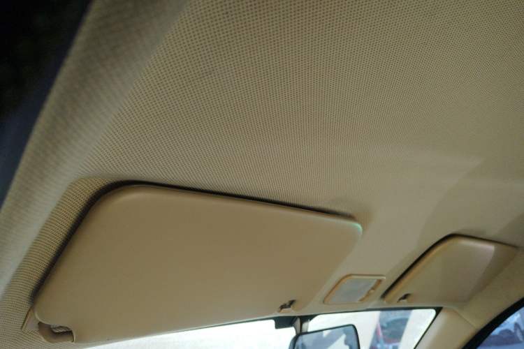 Used Wuling Hongguang V 2022 1.5L Jingqu Edition Enclosed-Window Vehicle with Electric Power Steering LAR Headliner