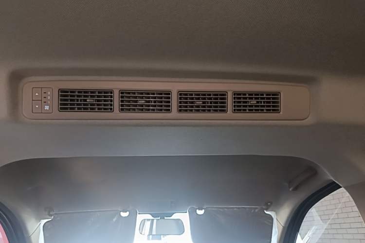 Used Wuling Hongguang V 2022 1.5L Enjoy Edition Hydraulic Power Steering LAR Headliner