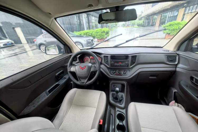 Used Wuling Hongguang V 2022 1.5L Jingqu Edition Electric-Assist LAR Headliner