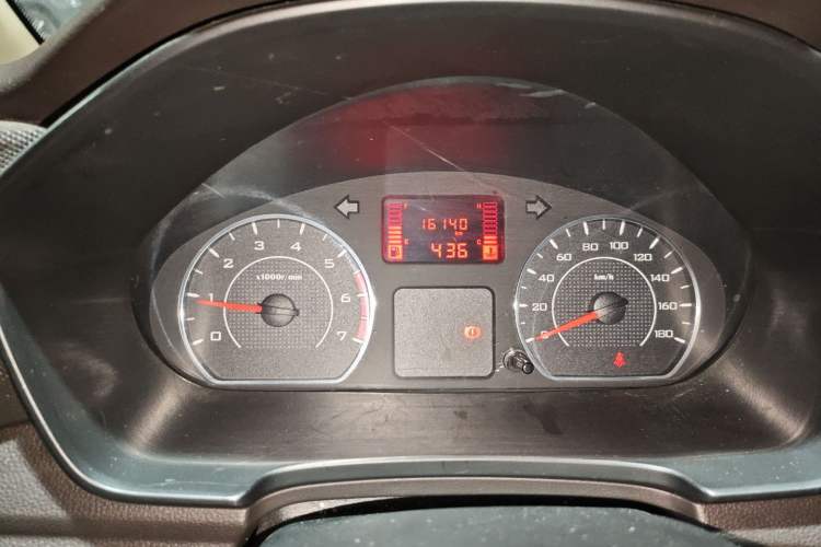 Used Wuling Hongguang V 2022 1.5L Jingqu Edition Enclosed-Window Vehicle with Electric Power Steering LAR Instrument Cluster