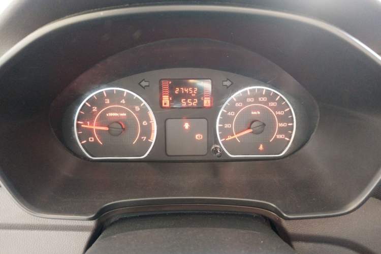 Used Wuling Hongguang V 2022 1.5L Jingqu Edition Enclosed-Window Vehicle with Electric Power Steering LAR Instrument Cluster