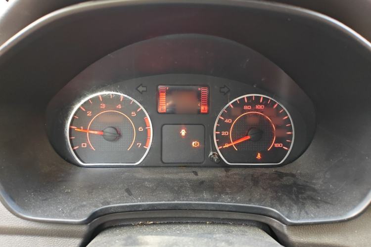 Used Wuling Hongguang V 2022 1.5L Jingqu Edition Enclosed-Window Vehicle with Hydraulic Power Steering LAR Instrument Cluster