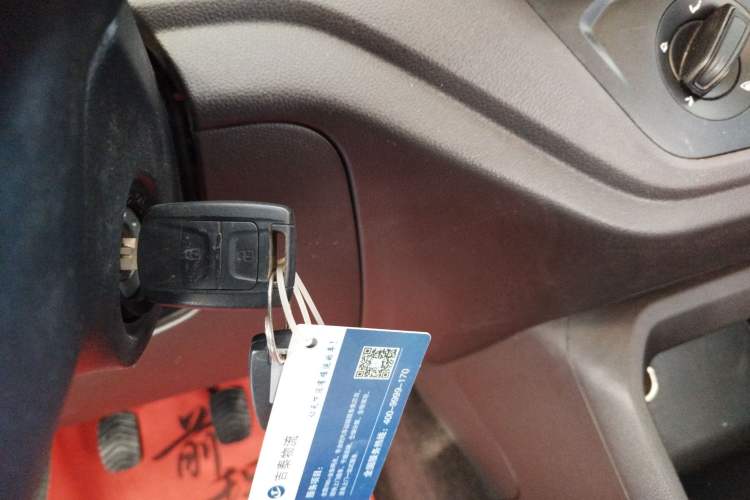 Used Wuling Hongguang V 2022 1.5L Jingqu Edition Enclosed-Window Vehicle with Electric Power Steering LAR Interior 1