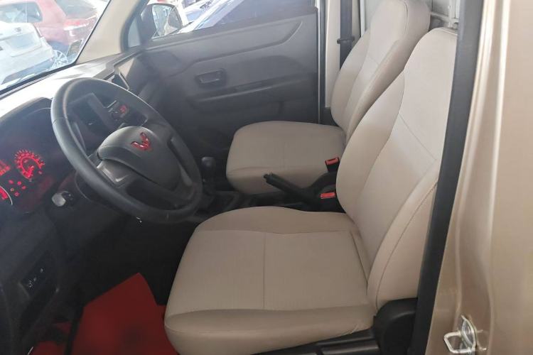 Used Wuling Hongguang V 2022 1.5L Jingqu Edition Enclosed-Window Vehicle with Electric Power Steering LAR Interior 1