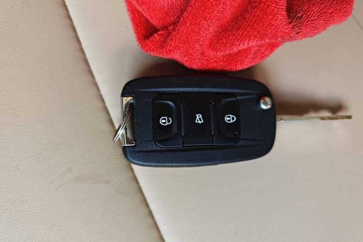 Used Wuling Hongguang V 2022 1.5L Jingqu Edition Enclosed-Window Vehicle with Electric Power Steering LAR Interior 1