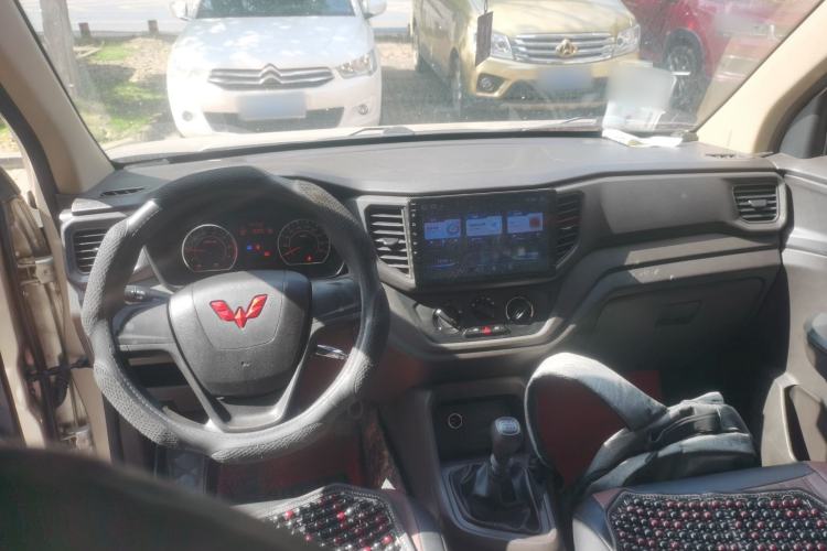 Used Wuling Hongguang V 2022 1.5L Jingqu Version Hydraulic Power Steering LAR Interior 2