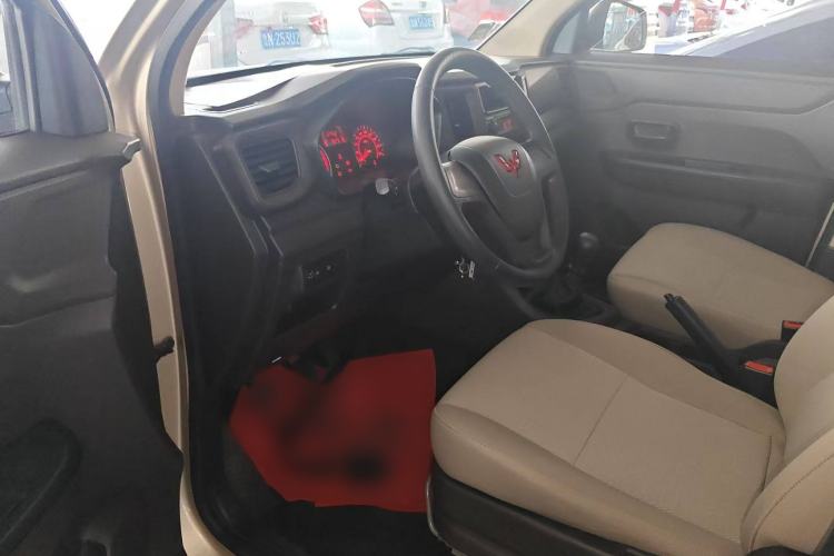 Used Wuling Hongguang V 2022 1.5L Jingqu Edition Enclosed-Window Vehicle with Electric Power Steering LAR Interior 2