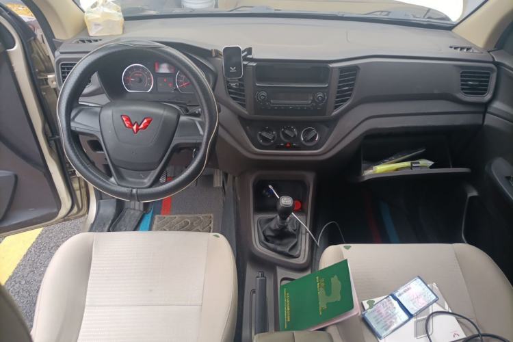 Used Wuling Hongguang V 2022 1.5L Jingqu Edition Electric-Assist LAR Interior 2