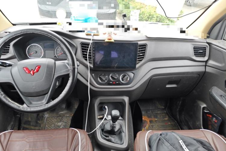 Used Wuling Hongguang V 2022 1.5L Jingqu Edition Electric-Assist LAR Interior 2