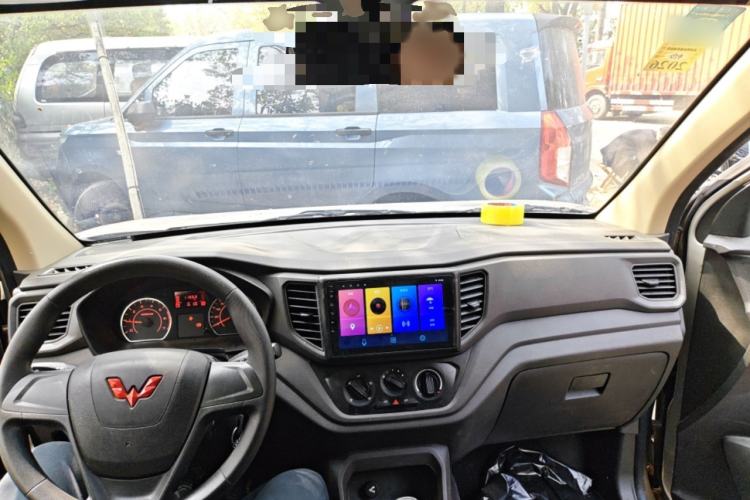 Used Wuling Hongguang V 2022 1.5L Jingqu Edition Enclosed-Window Vehicle with Hydraulic Power Steering LAR Interior 2