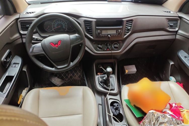 Used Wuling Hongguang V 2022 1.5L Enjoy Edition Hydraulic Power Steering LAR Interior 2